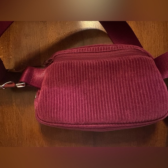 Lululemon everywhere belt bag size L1. - Picture 3 of 8